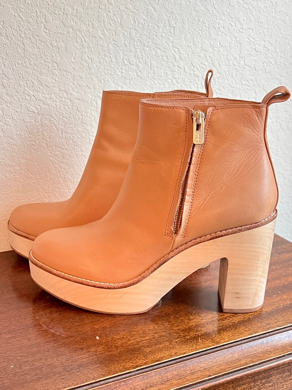 Antonio Melani Ollive Leather Platform Clog Booties Chunky Wooden Block Heel 8M
